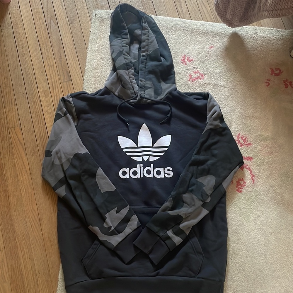 NWOT Adidas color block hoodie with camouflage hoodie and sleeves in size M. - Picture 2 of 8